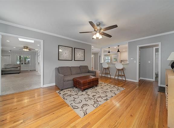 3rd image of 6432 Kenwick Ave