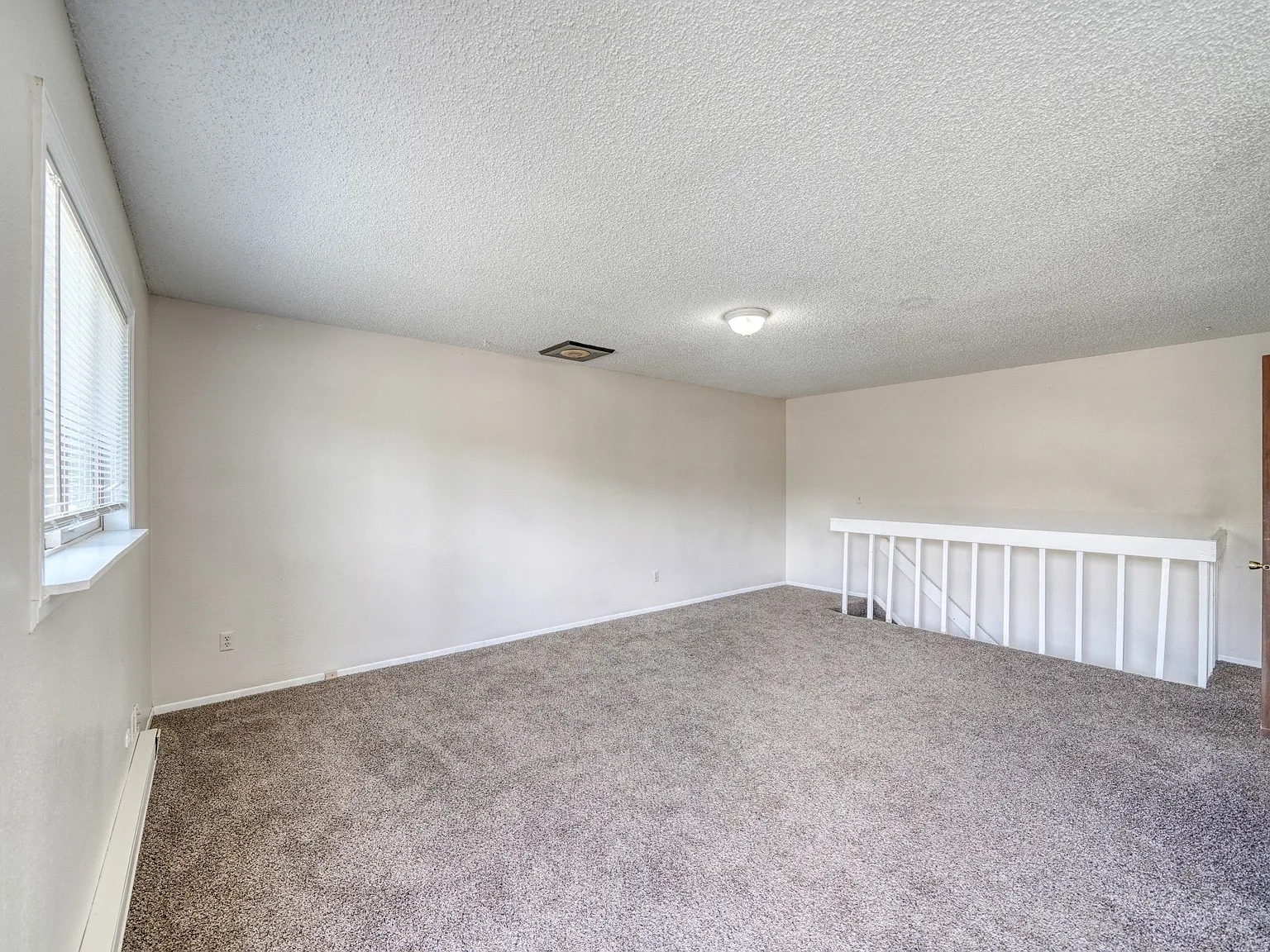 3 bed, 1.5 bath, 1176 sqft, $1,450 — Photo 3
