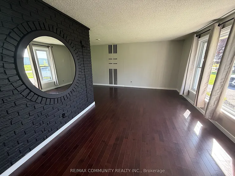 2292 Hamilton Rd — Photo 6