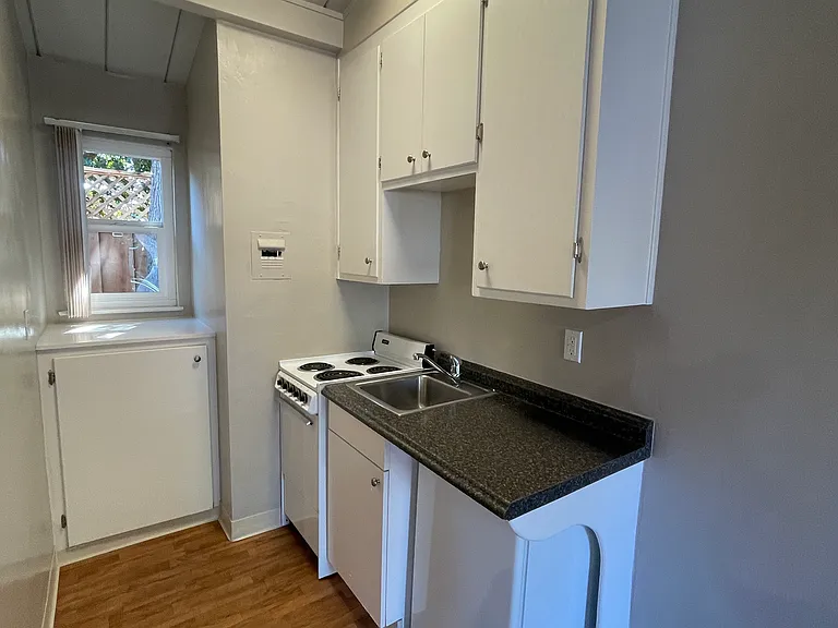 537 Mariposa Ave — Photo 11