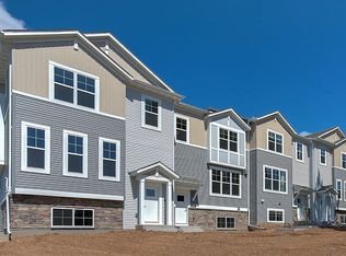 2320 Gateway Curv, North St Paul, MN 55109