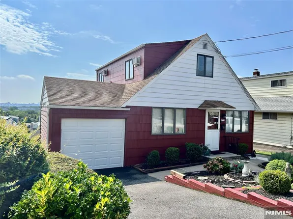 729 7th St, Carlstadt, NJ 07072