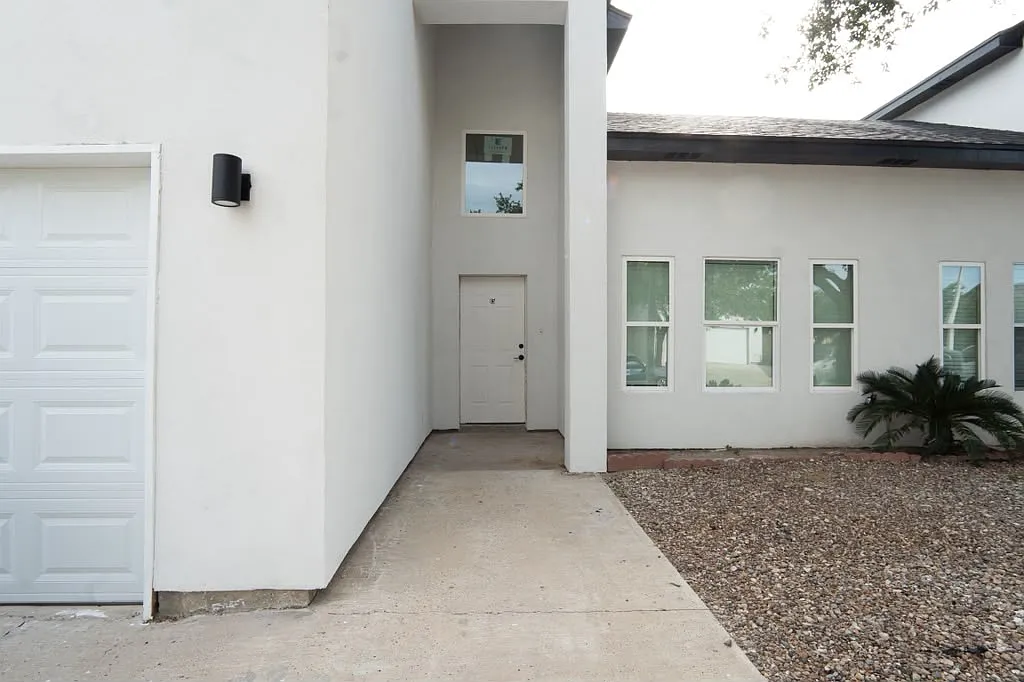 411 Shiloh Drive - UNIT 15 — Photo 1