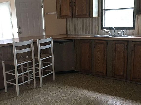 5th image of 2713 Chisholm Dr