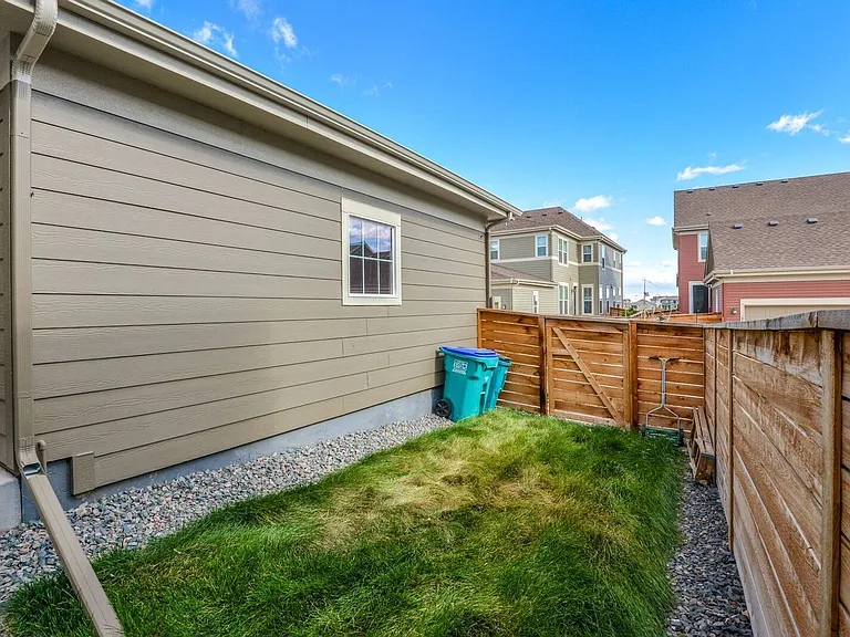 344 Zeppelin Way — Photo 27
