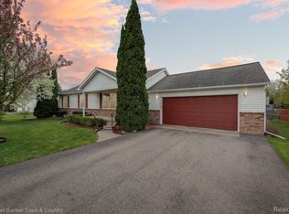 9361 Summerland Dr, Whitmore Lake, MI 48189