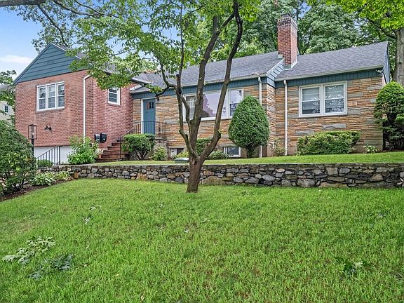 3rd image of 54 Park Cir