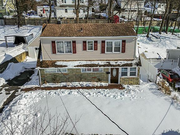 3rd image of 90 Mountaindale Road