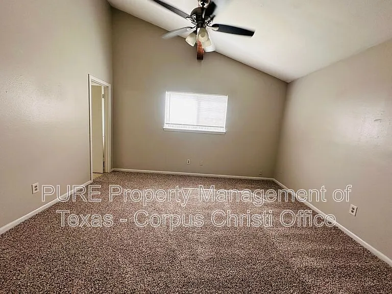 2025 Blue Angel St — Photo 18