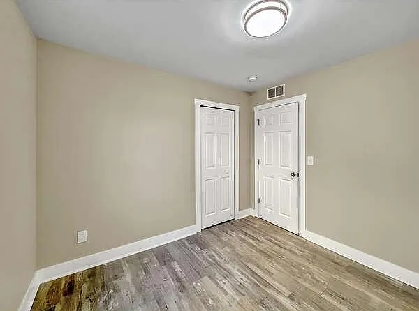 915 E Barrett Ave — Photo 8