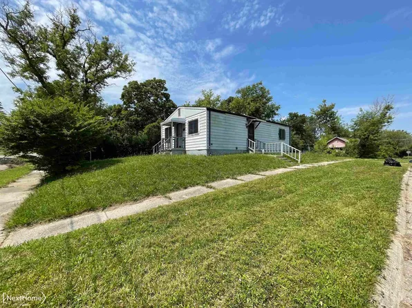 945 E Holbrook Ave, Flint, MI 48505