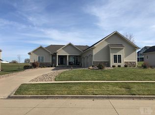1710 W 3rd St, Pella, IA 50219