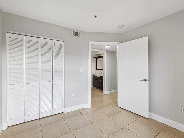 The Oaks Condominium — Photo 84
