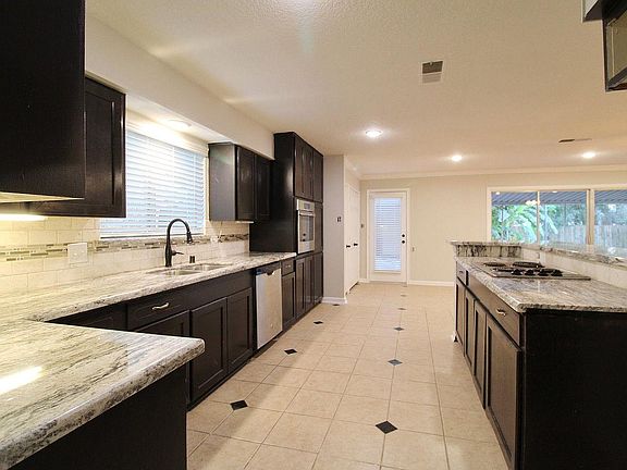 5th image of 209 Carey Ln