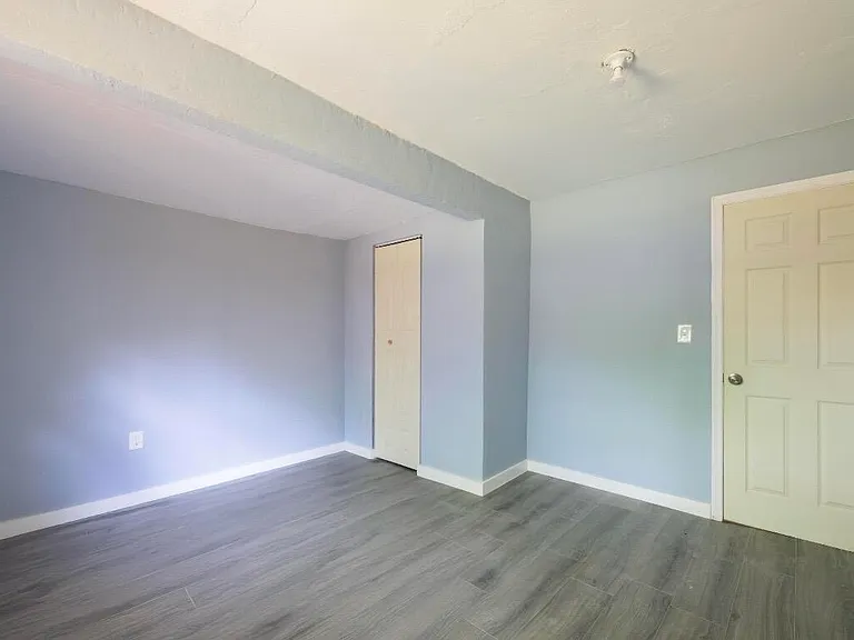 353 NW Ferris Dr — Photo 11