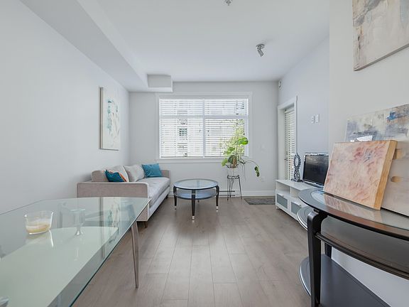 3rd image of 20696 Eastleigh Cres #214