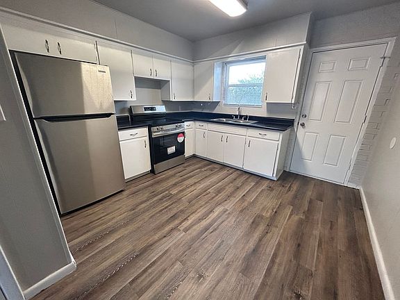 2nd image of 702-704 W Oak St #2B-1BA-778SQFT