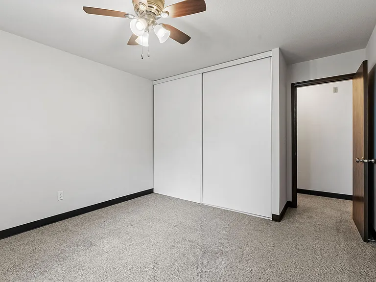 Lake Street Manor — Photo 32