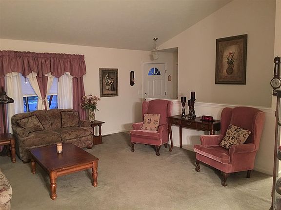 4th image of 1922 Wild Rose Ln