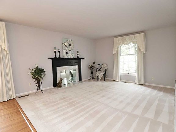 2nd image of 101 Fernwood Pl