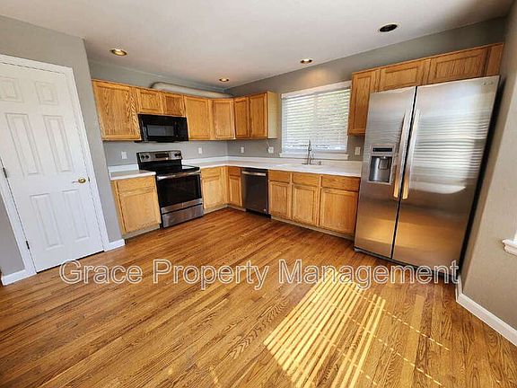 5th image of 553 Arbor Dr