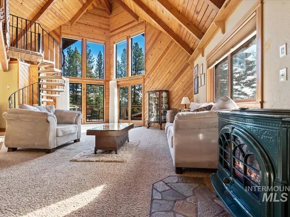 4 Summerset Rd, Garden Valley, ID 83622