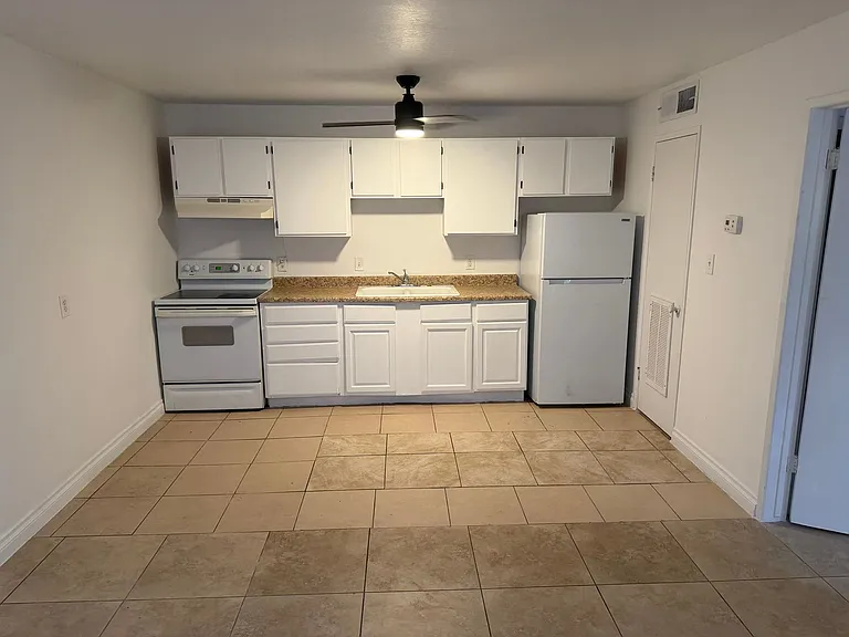 3720 Royal Crest St #5 — Photo 1