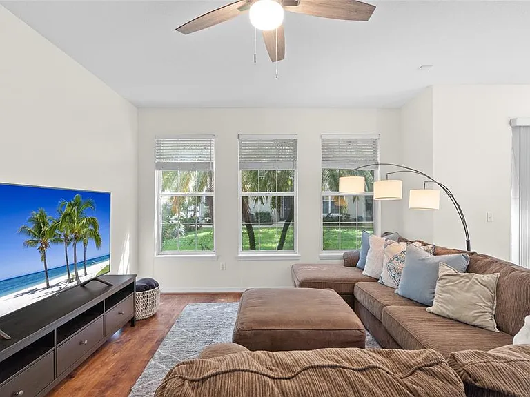 6714 Breezy Palm Dr — Photo 11