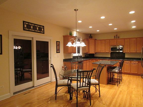 4th image of 1039 N Palos Ave