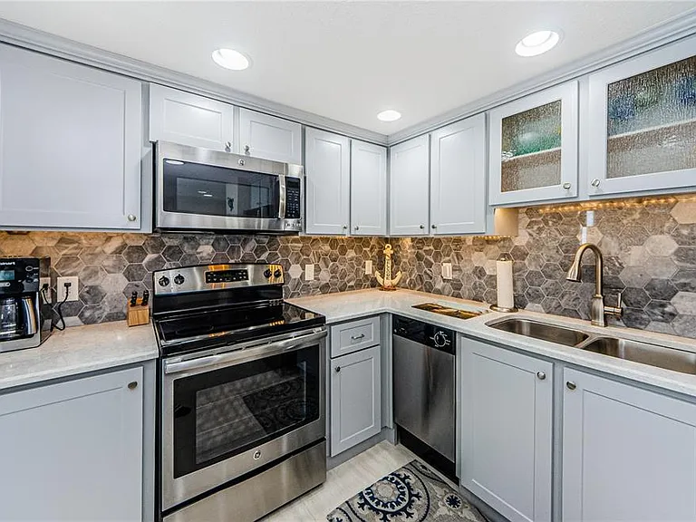 880 Mandalay Ave #S202 — Photo 7