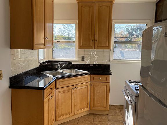 4th image of 265 S Church Ln