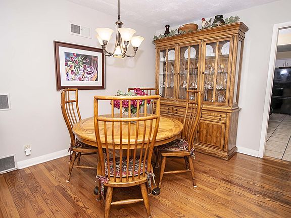 4th image of 1140 S Weller Avenue