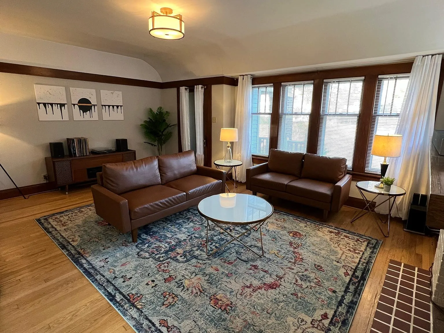 2 bed, 1300 sqft, $2,899 — Photo 2