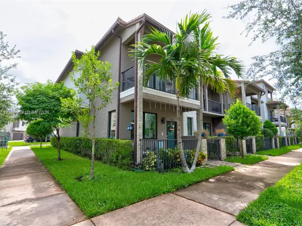 4927 NW 83rd Path, Doral, FL 33166