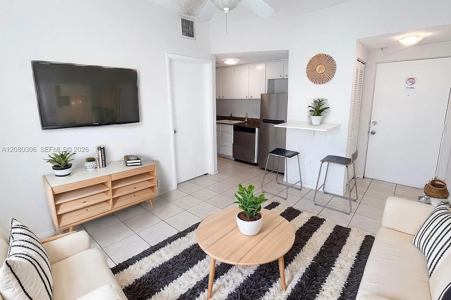 1218 Drexel Condo — Photo 1