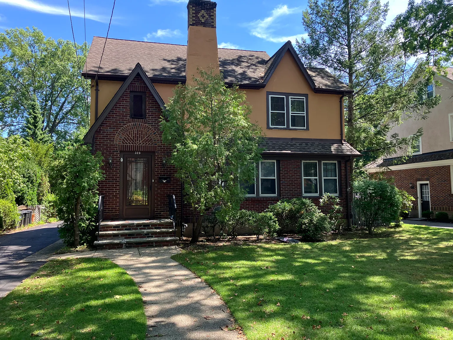 4 bed, 2434 sqft, $5,200 — Photo 2