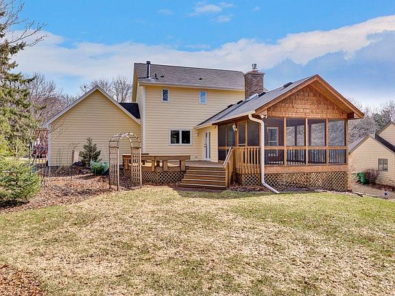 3rd image of 52 Bridgewater Dr