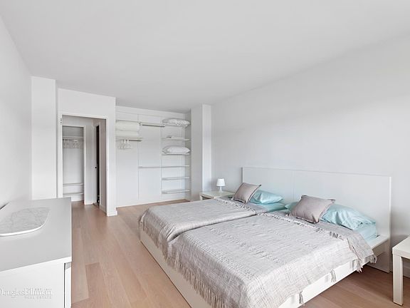 3rd image of 2575 Palisade Ave APT 8J