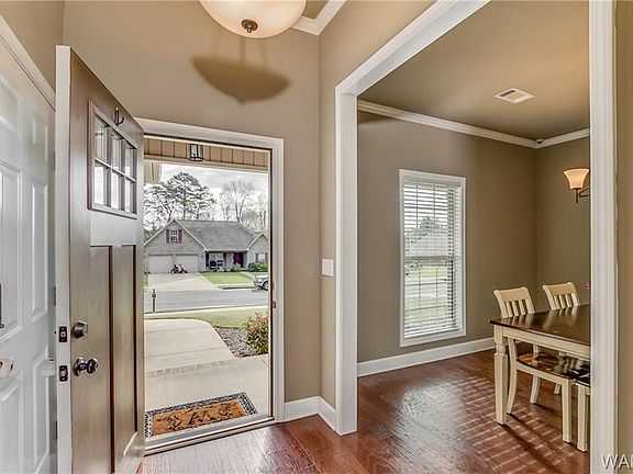4th image of 8121 Meadowlake Dr W