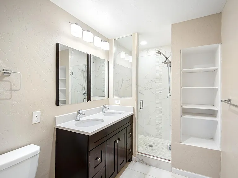 2605 N Milwaukee St — Photo 17