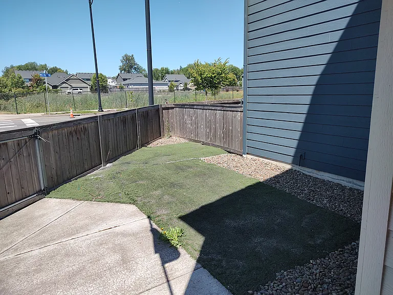 1001 NE 10th St — Photo 20