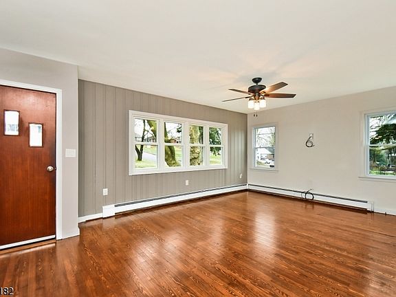 3rd image of 301 Victory Ave