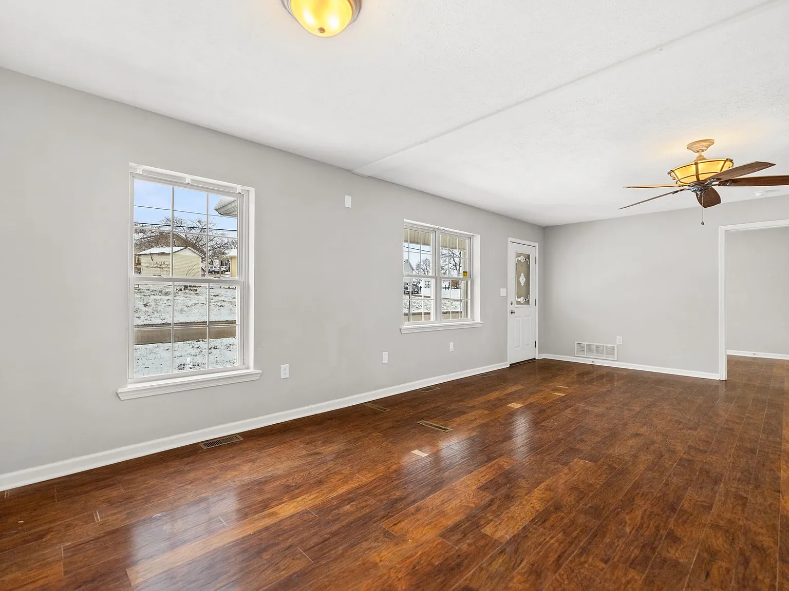 211 Willow St — Photo 3