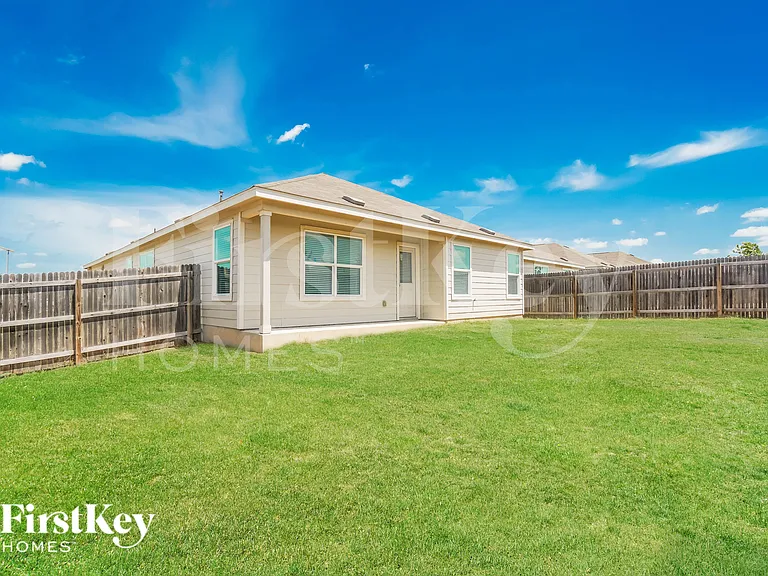 1204 Treehouse Ln — Photo 18