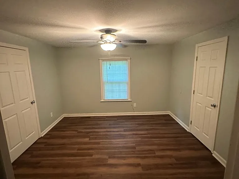 214 Walter St — Photo 12