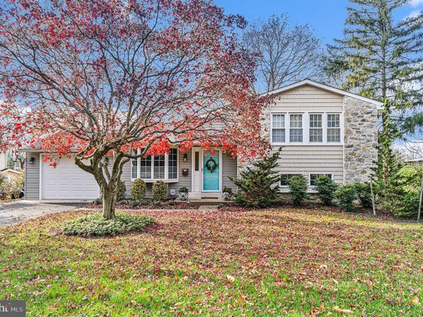 3330 Whitehall Dr, Willow Grove, PA 19090