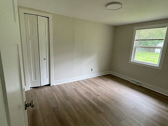 4th image of 321 Monroe St