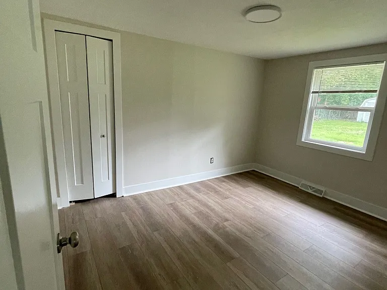 321 Monroe St — Photo 4
