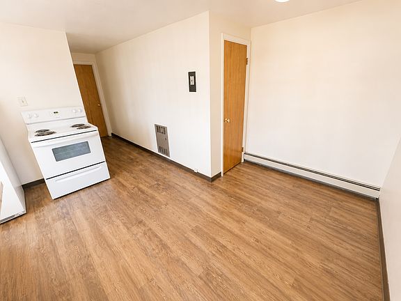 4th image of 23 Yellowstone Ave #195