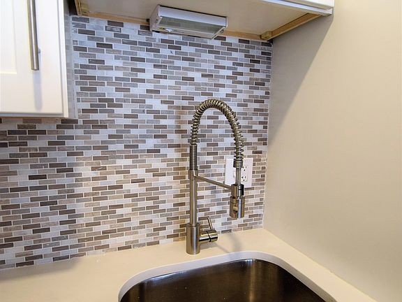Tiled Backsplash and Upgraded Finishes